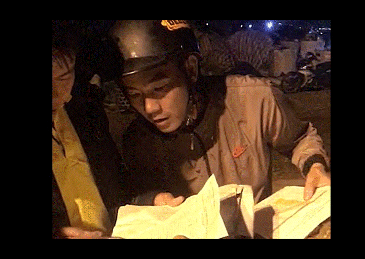 Trắng đêm bới rác tìm 29 cuốn hộ chiếu bị mất ở Đà Nẵng